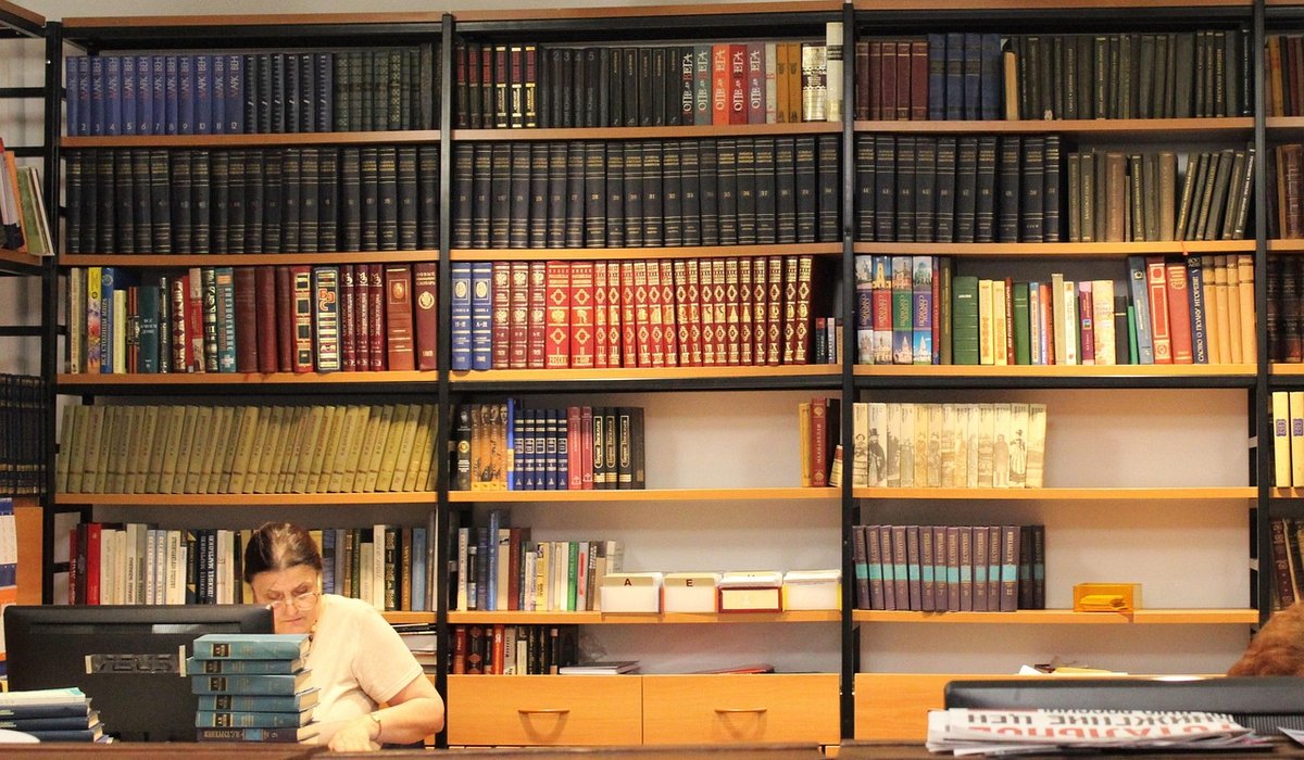 Conserving family documents and photographs at home