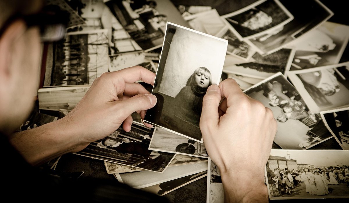 Dating old photographs through costume and setting